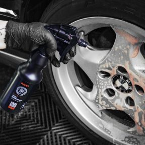 Saurer Felgenreiniger